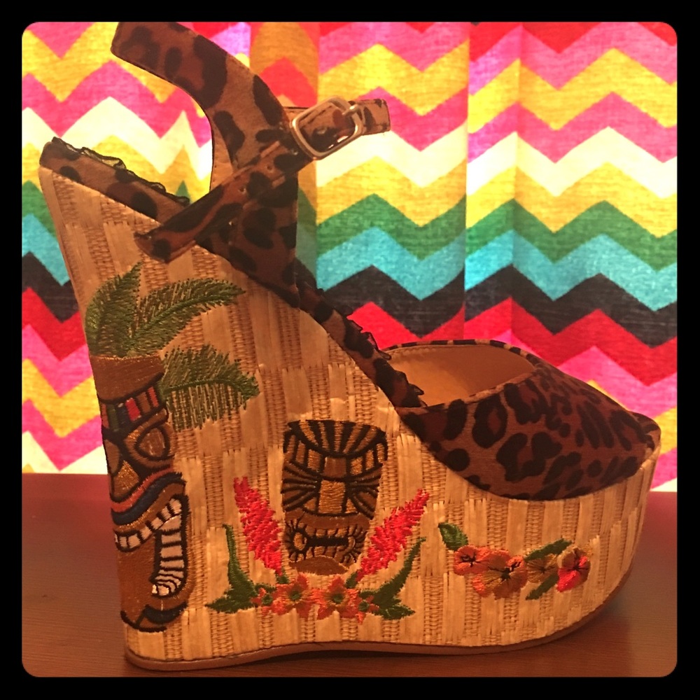 Bettie Page Tiki God Platforms Sz 9